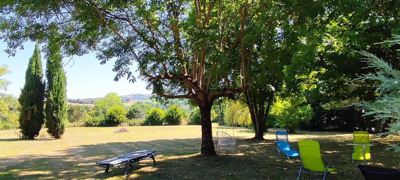 Bed and Breakfast Domaine Les Garrigues Puygaillard-de-Quercy Exterior foto