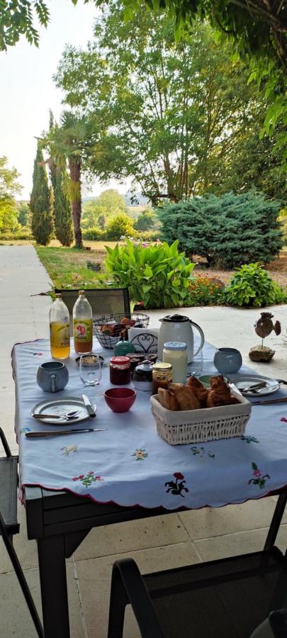 Bed and Breakfast Domaine Les Garrigues Puygaillard-de-Quercy Exterior foto
