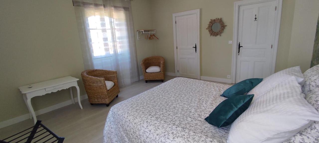 Bed and Breakfast Domaine Les Garrigues Puygaillard-de-Quercy Exterior foto