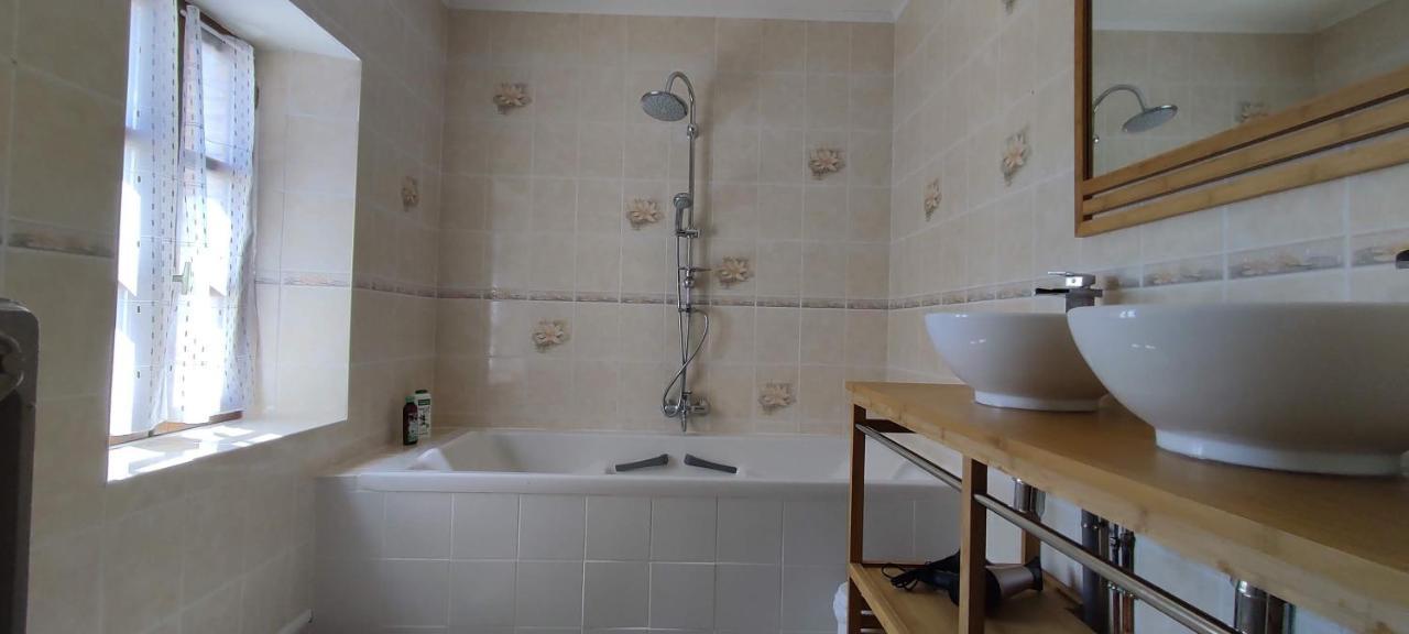 Bed and Breakfast Domaine Les Garrigues Puygaillard-de-Quercy Exterior foto