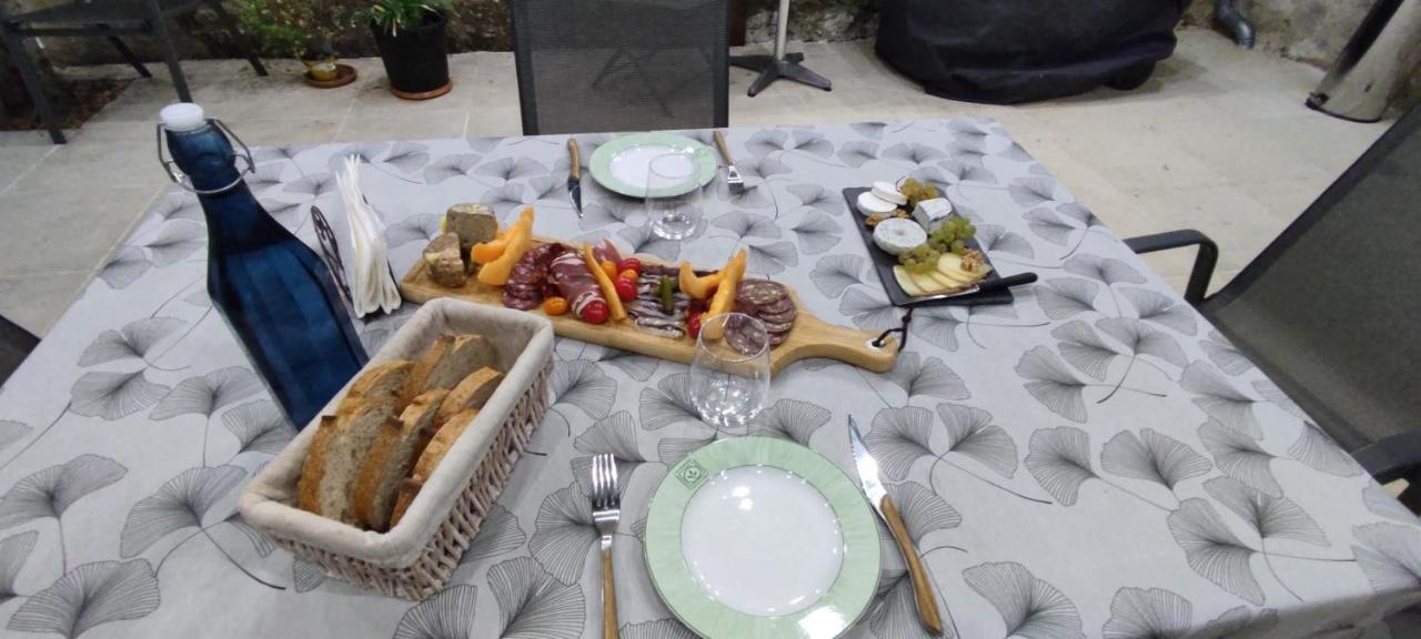 Bed and Breakfast Domaine Les Garrigues Puygaillard-de-Quercy Exterior foto