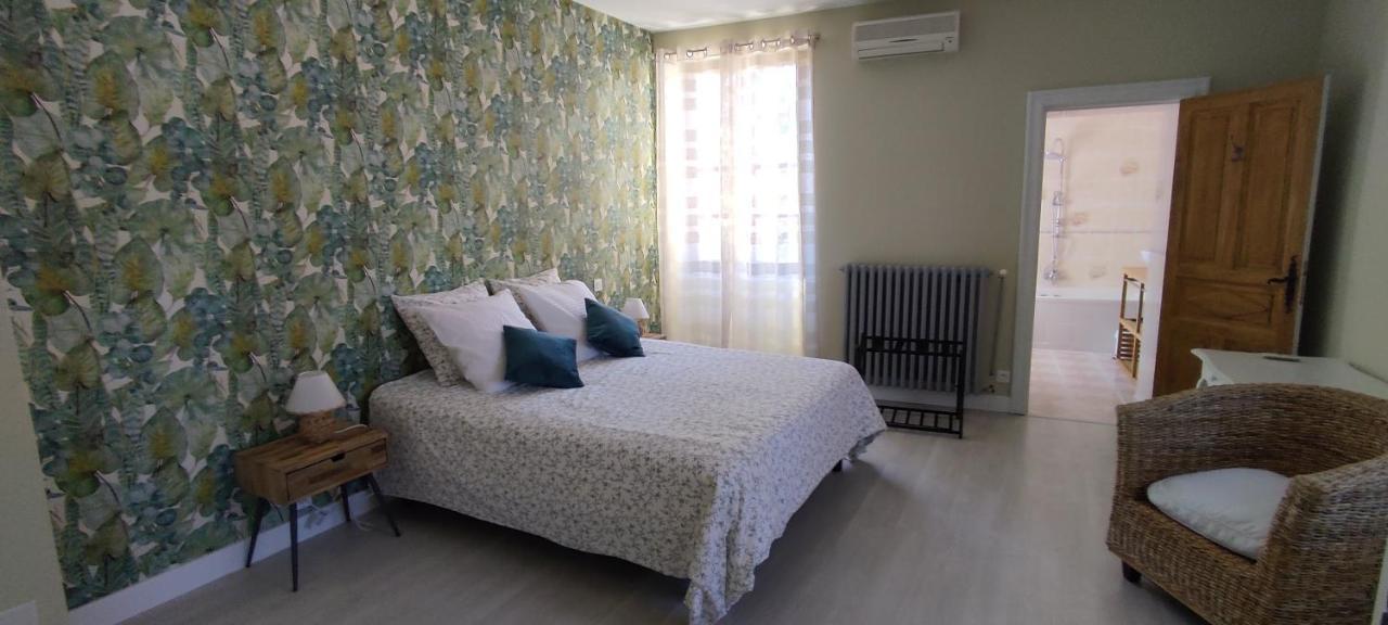 Bed and Breakfast Domaine Les Garrigues Puygaillard-de-Quercy Exterior foto