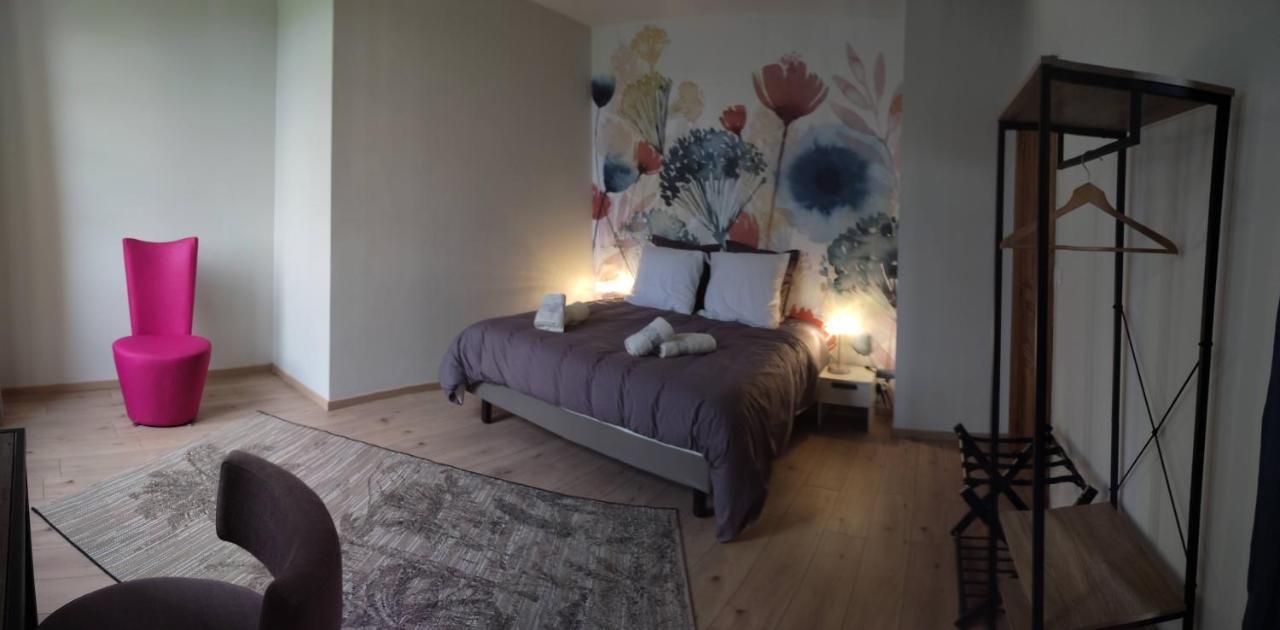 Bed and Breakfast Domaine Les Garrigues Puygaillard-de-Quercy Exterior foto